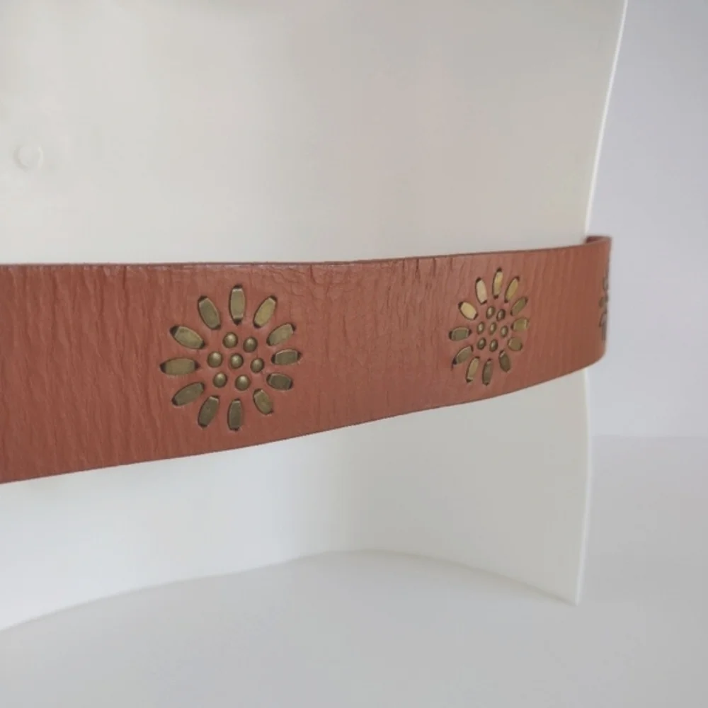 *Linea Pelle metal accented leather belt M